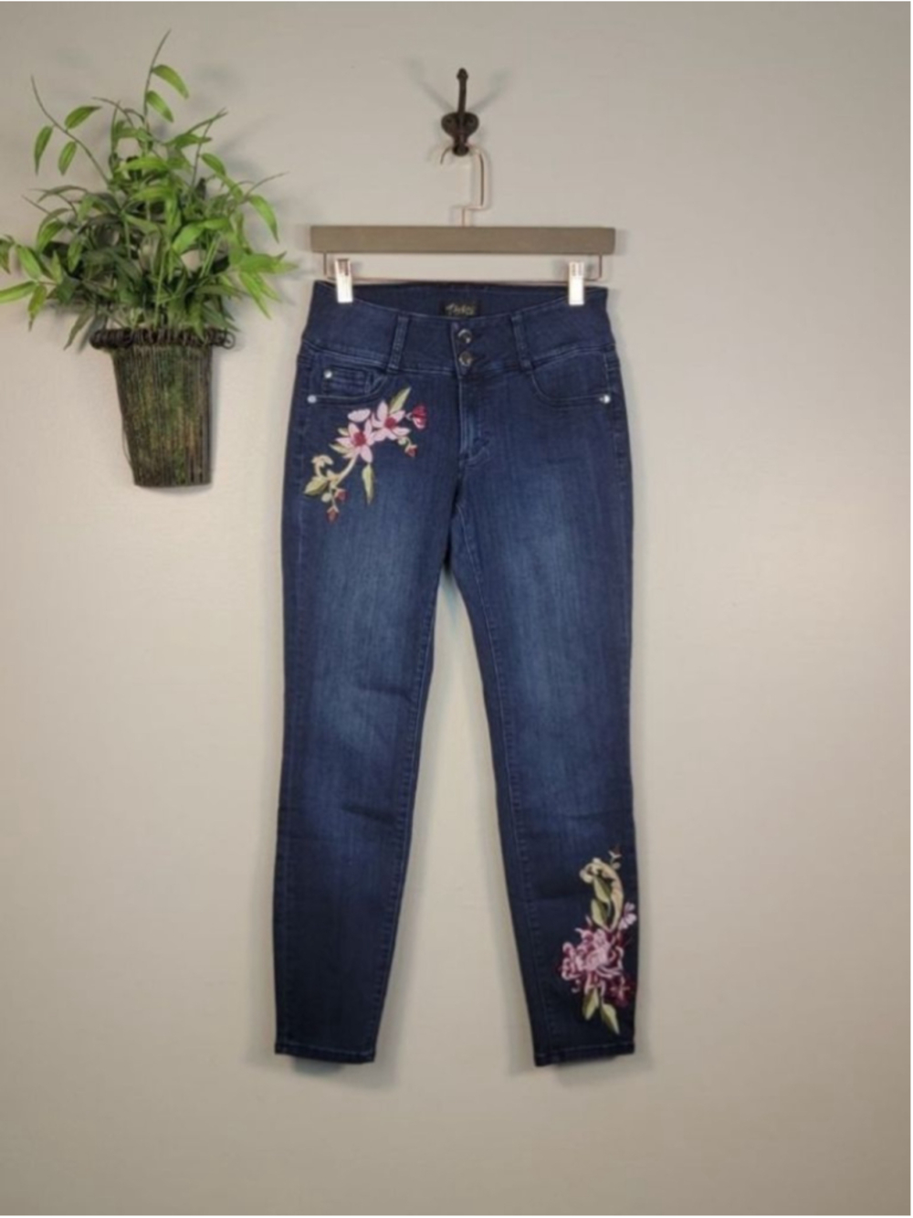 Thalia Sodi 4 Skinny Floral Embroidered Jeans Dark Wash Cropped Mid Rise Jegging